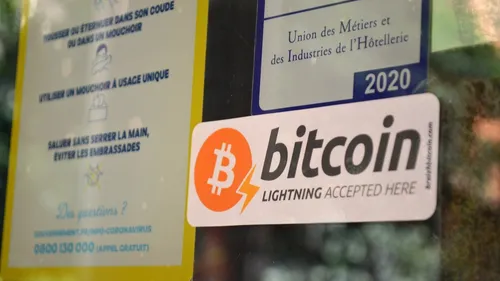 Il est le premier commerce de l'Ouest à utiliser le bitcoin